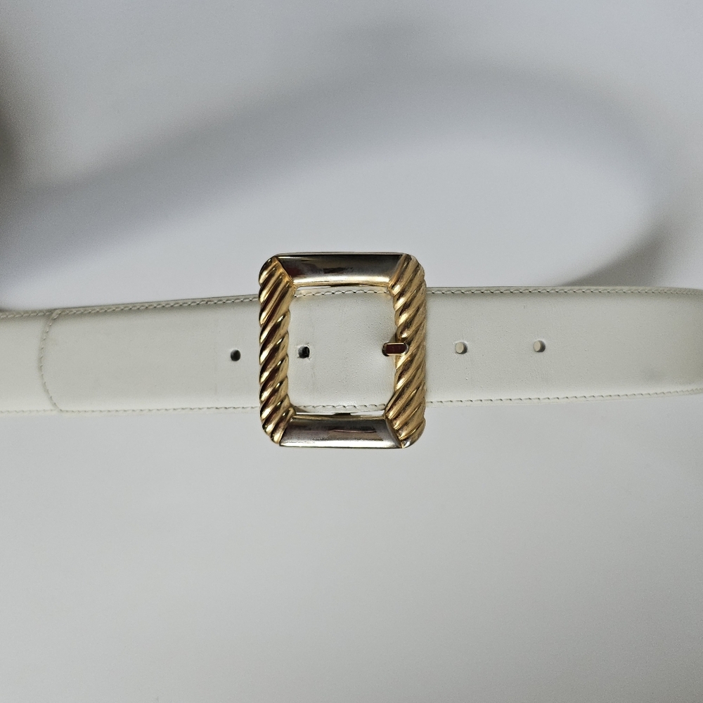 ☆ VINTAGE Liz Claiborne Ivory Belt With Two-tone Buckle